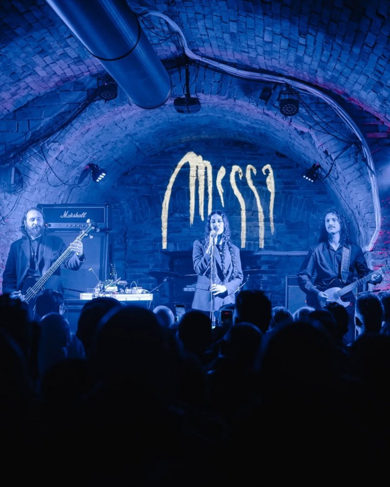 Foto der Band beim Auftritt